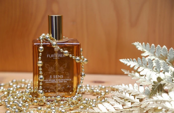 RF 5 SENS 微金女神菁萃油，強調其可用於秀髮與肌膚